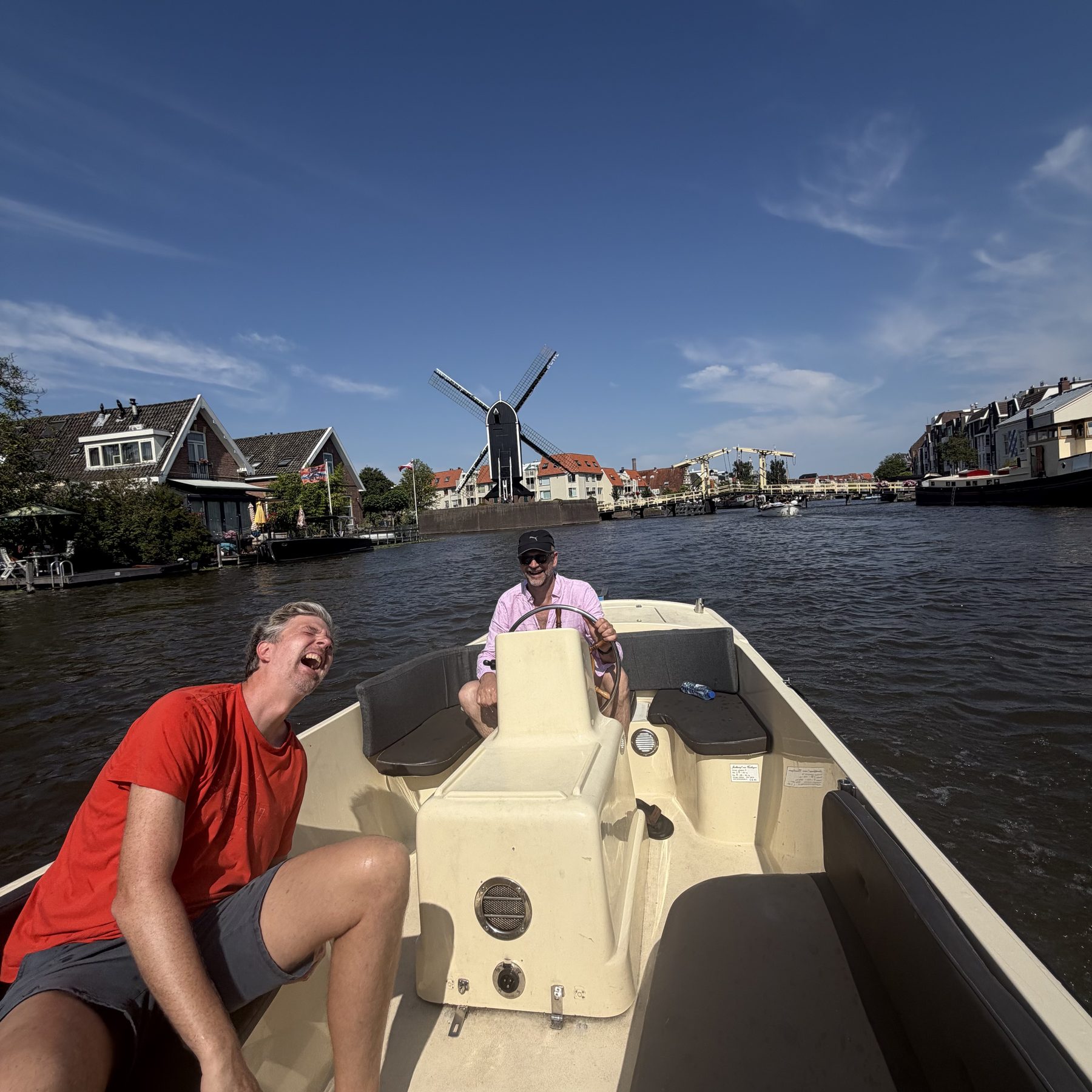 Leiden for a Day: Old Neighbours, a Hot Canal, and a Proper Tan